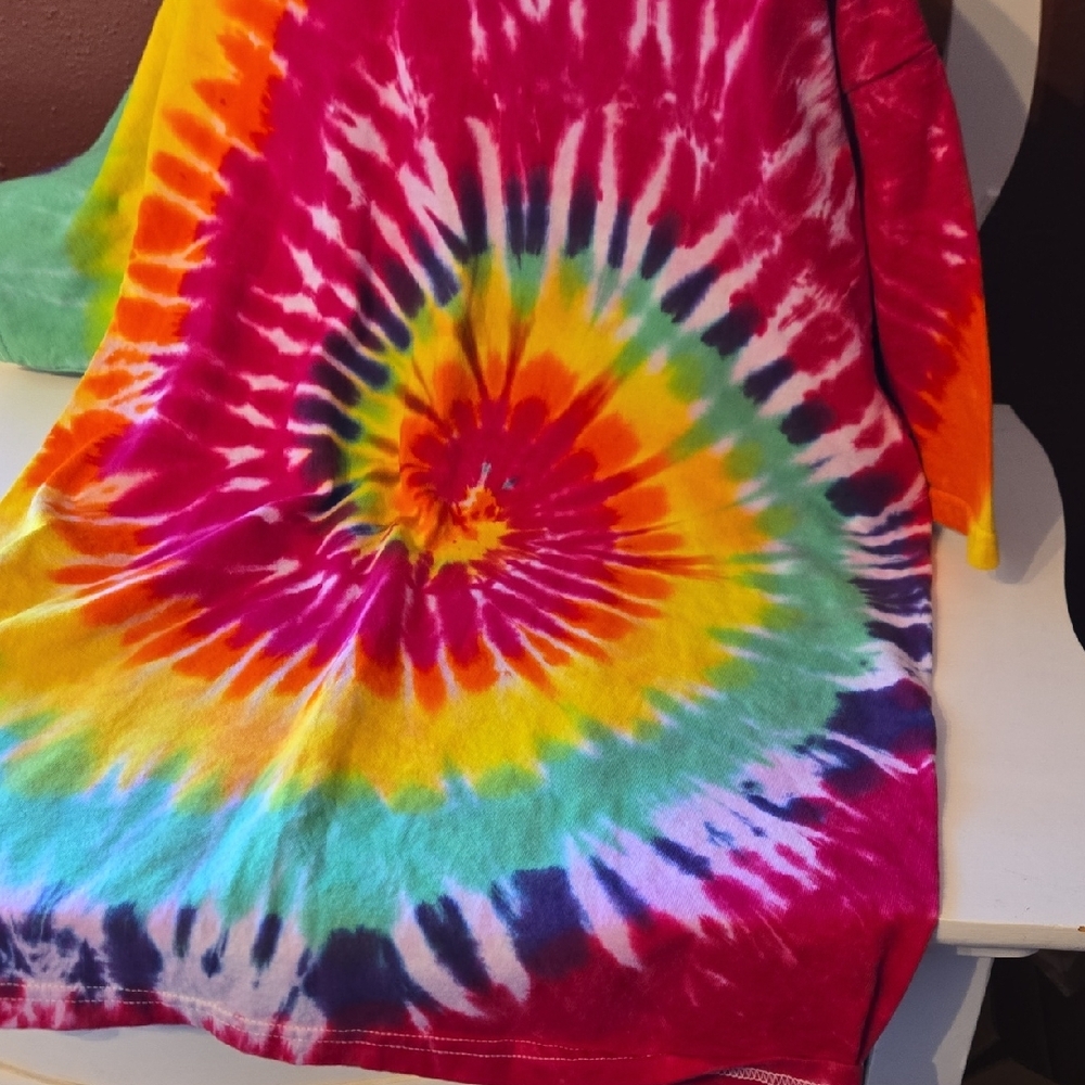 Vintage Vibrant Tie-Dye Shirt - Picture 4 of 4